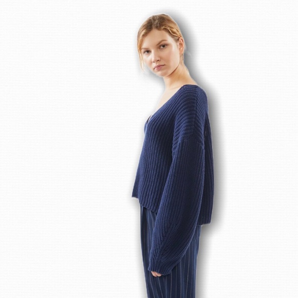 UO Avery Double V-Neck Ribbed Sweater Navy Blue - Picture 3 of 5